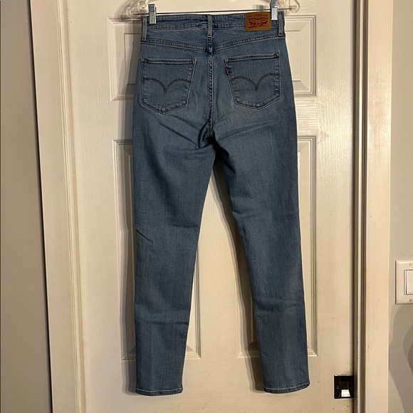 Levi’s High Rise Skinny - Picture 3 of 9